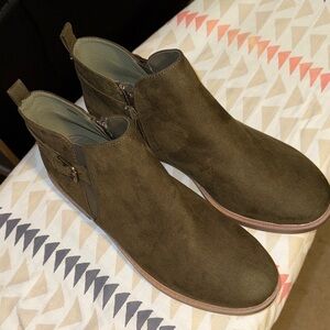 Esprit Women’s Green Suede Chukka Boots